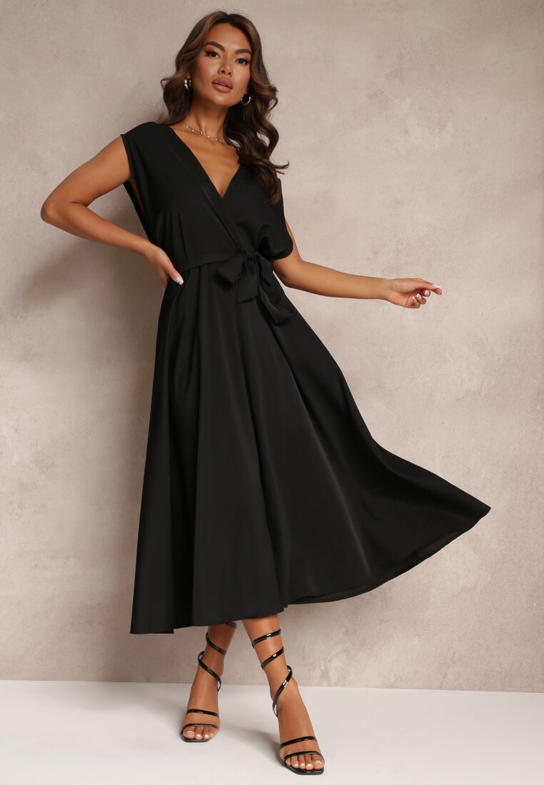 Czarna Rozkloszowana Sukienka Maxi z Kopertowym Dekoltem i Wiązanym Paskiem Hallona