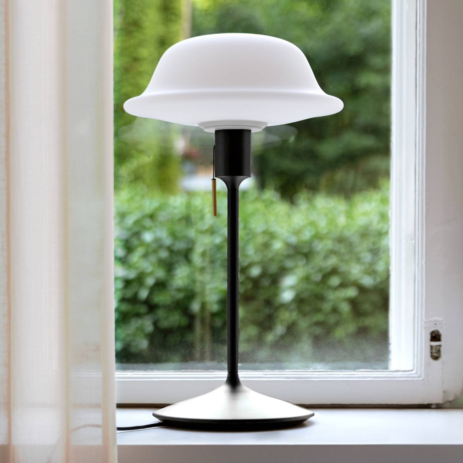 UMAGE Butler lampa stołowa szklany klosz, czarna podstawa