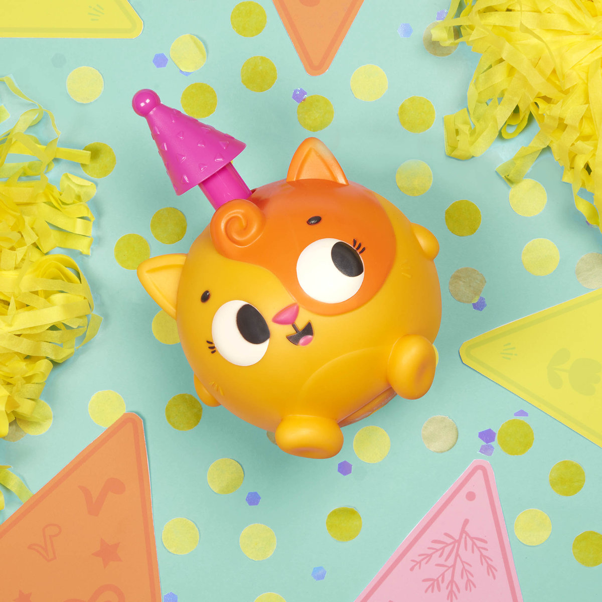 B.Toys seria Land of B. Piłeczka sensoryczna z podskakującym kapeluszem Kotek