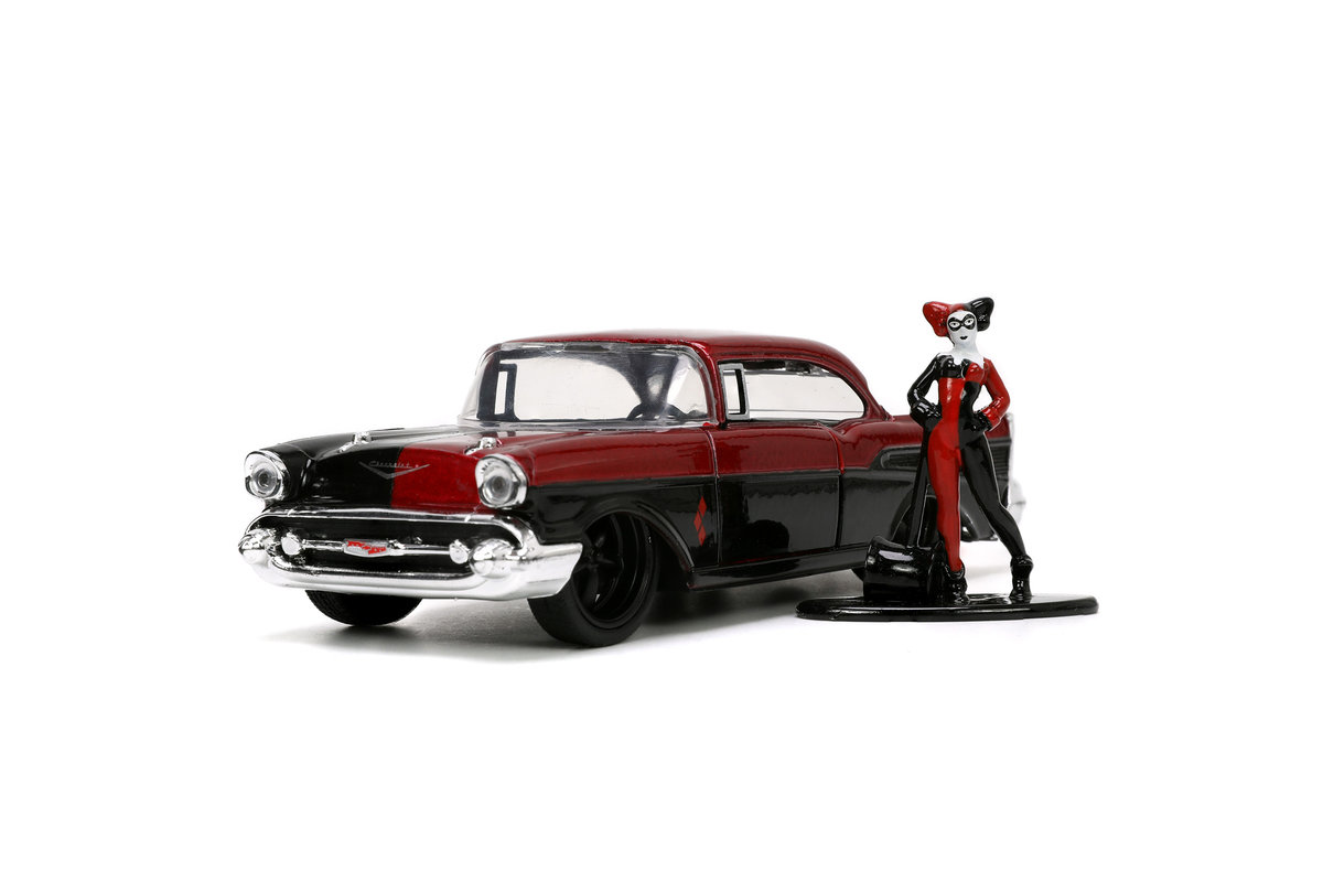 Model samochodu DC Comics 1/32 - Chevrolet Bel Air 1957 (wraz z figurką Harley Quinn)