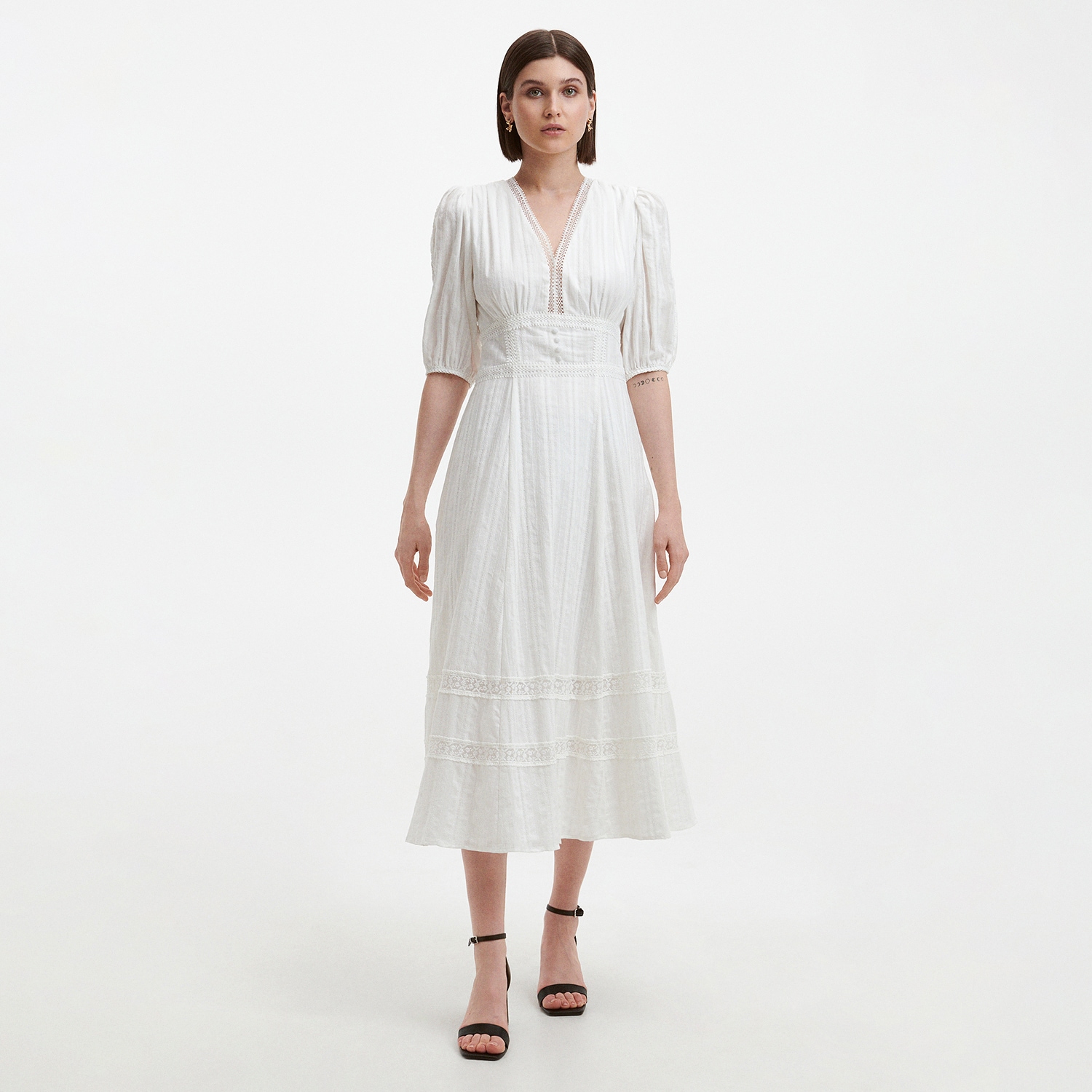 Sukienki - Reserved - Bawełniana sukienka midi - Biały - grafika 1