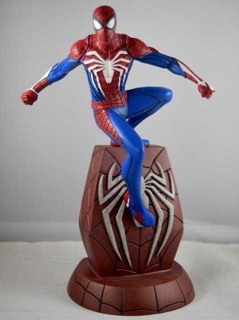 SPIDER-MAN Figurka 25 cm MARVEL Diamond Select