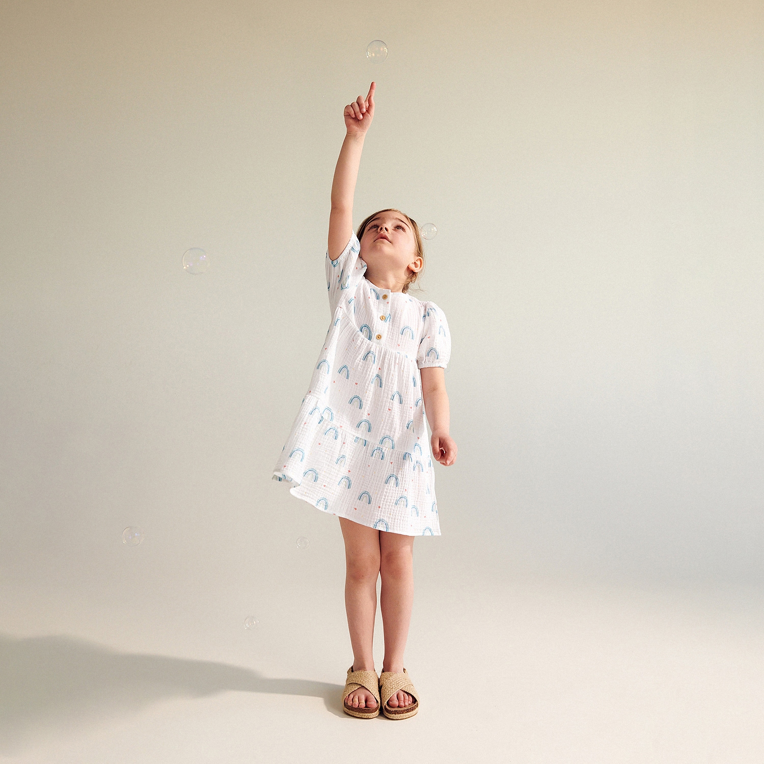 Reserved - Bawełniana sukienka z nadrukiem - Biały