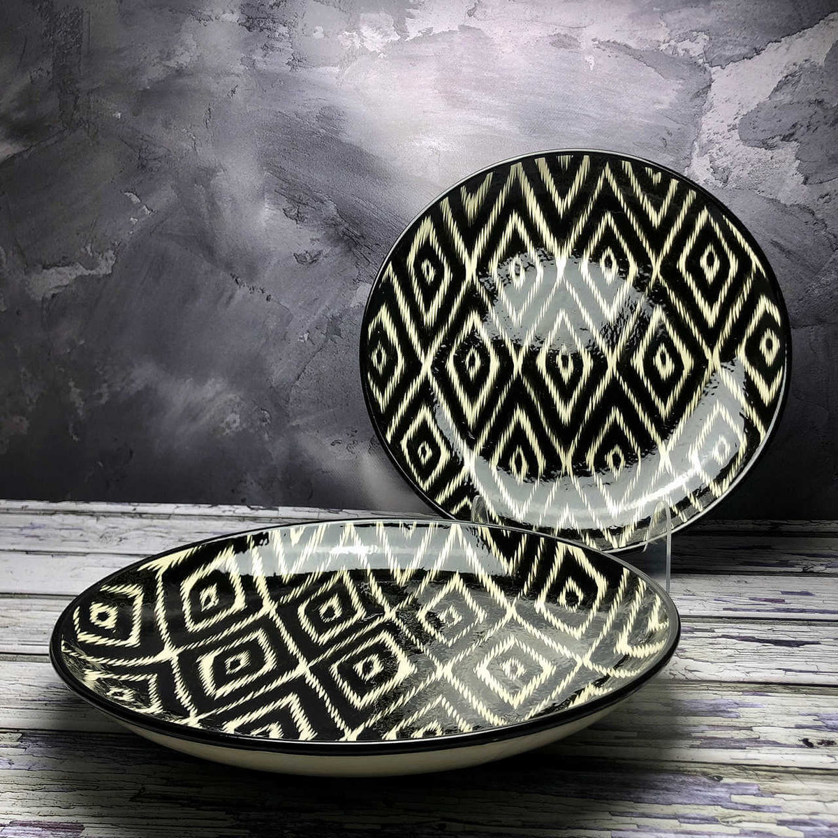 Duży talerz ceramiczny Lagan, ręcznie zdobiony „Dzika zebra” o średnicy 32cm