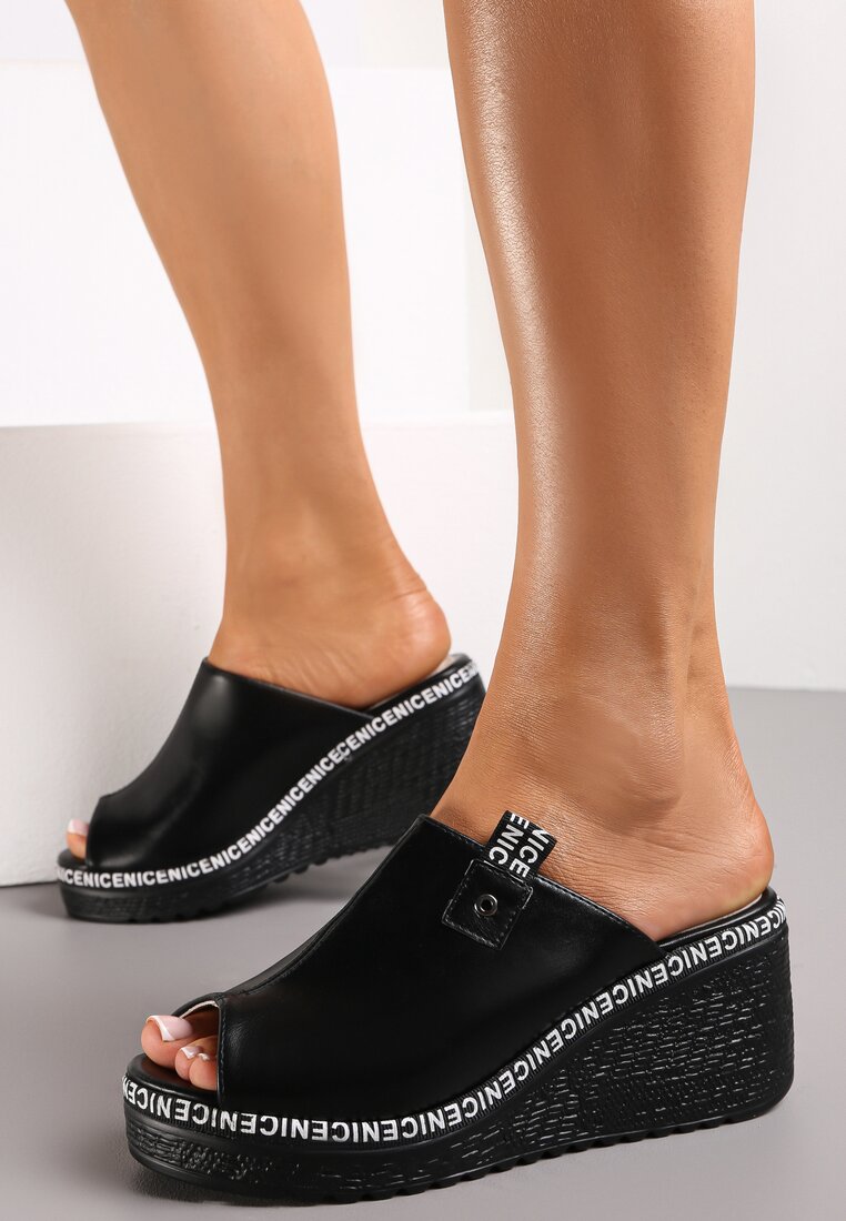 Czarne Klapki na Koturnie z Otwartym Noskiem Kenara