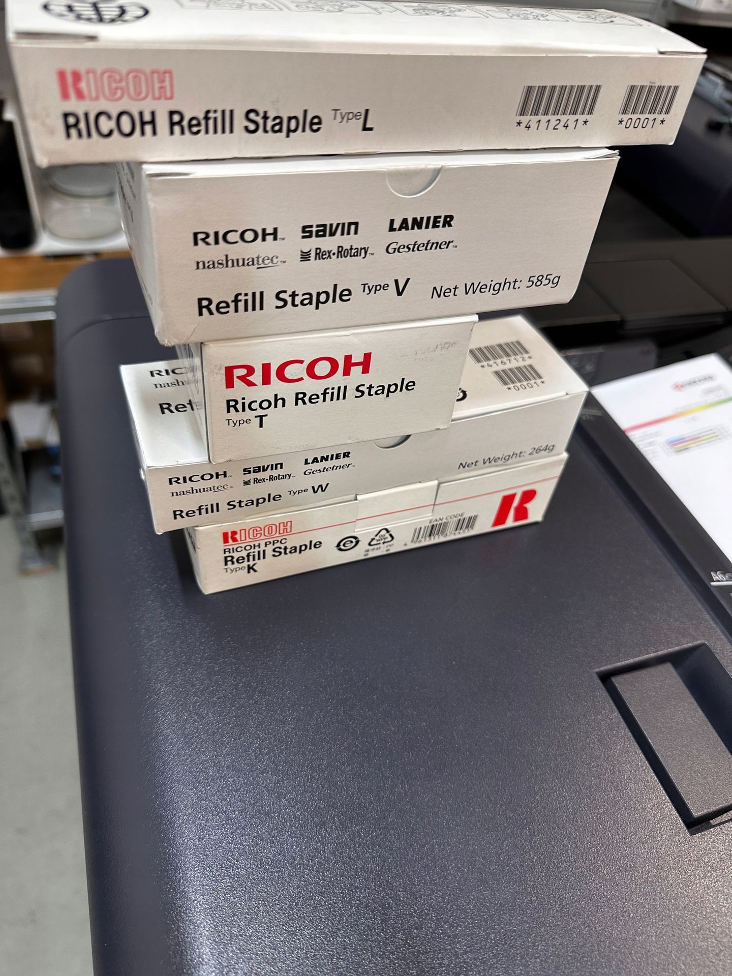 Ricoh oryginalny staple cartridge 411241 2000 AF1060 AF1075 SR3110 Type L 4 szt w opakowaniu VRI411241XSG