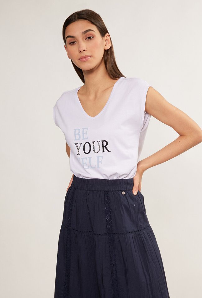 Bawełniany t-shirt z napisem oraz cekinami - Monnari