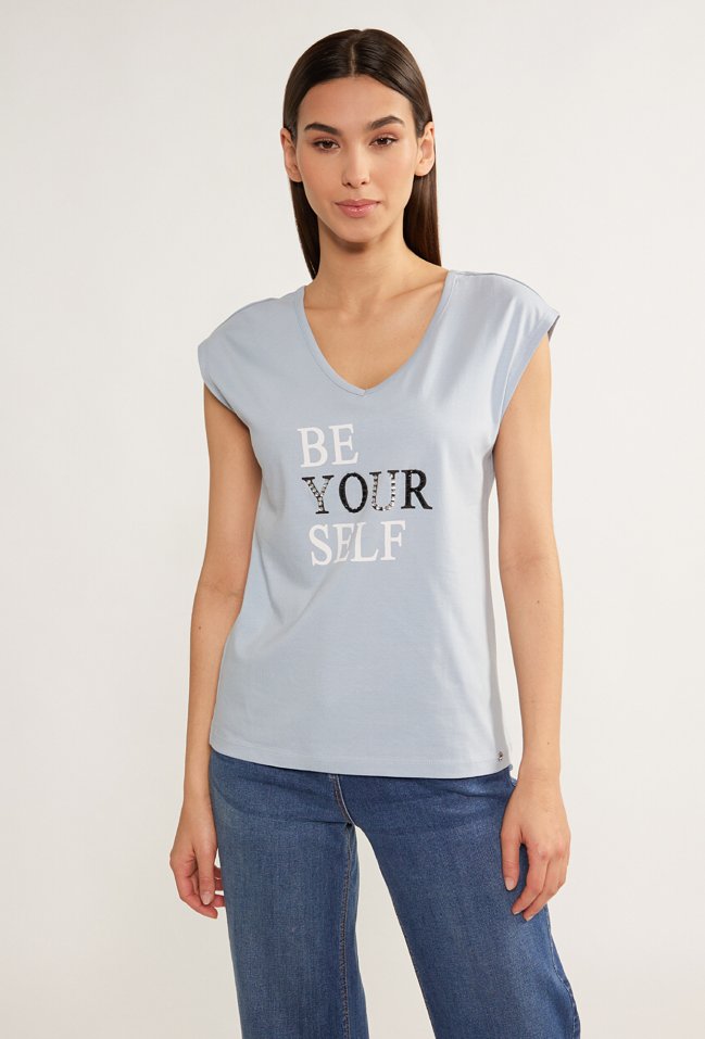Bawełniany t-shirt z napisem oraz cekinami - Monnari