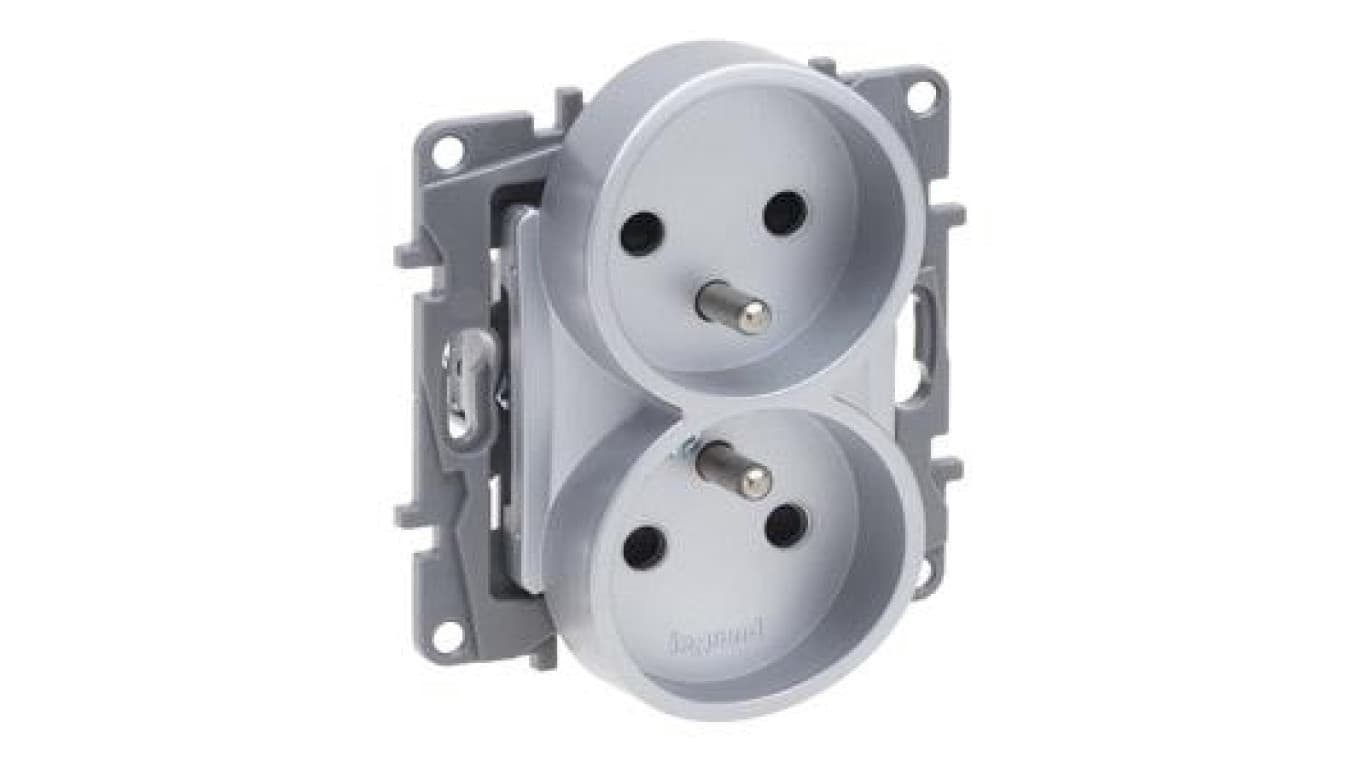 Niloe Selection Gniazdo 2 x 2p+z do ramek wielokrotnych (z przesłoną, zaciski śrubowe) aluminium 762142