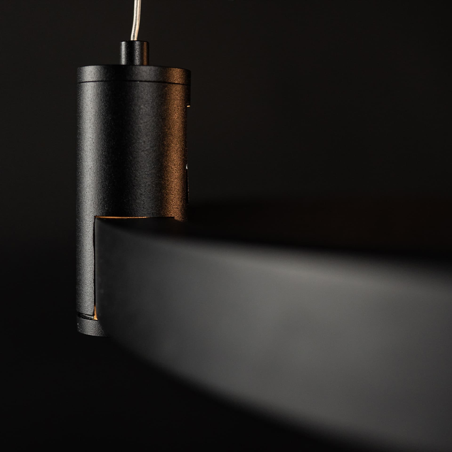 Ledowa lampa wisząca Diamante No.2  CO1 100 cm czarna Altavola Design (Barwa światła delikatnie ciepła, Kierunek padania światła na dół, Kolor Czarny, Możliwość ściemniania nie)