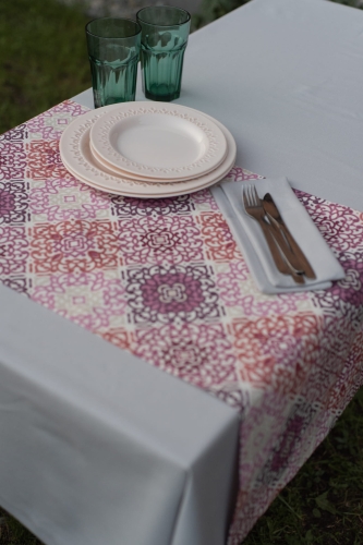 Bawełniany plamoodporny bieżnik różowego koloru