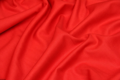 Bawełniany obrus plamoodporny czerwonego koloru