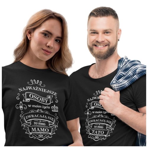 Koszulka dla Mamy i Taty na Dzień Matki i Ojca z napisem Najważniejsze osoby w moim życiu zwracają się do mnie MAMO i Najważniejsze osoby w moim życiu zwracają się do mnie TATO w kolorze czarnym