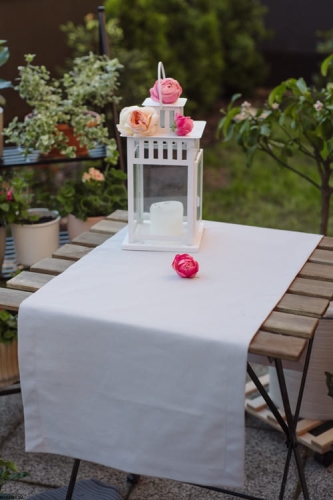 Bieżnik plamoodporny na stół szarego koloru Jednolity