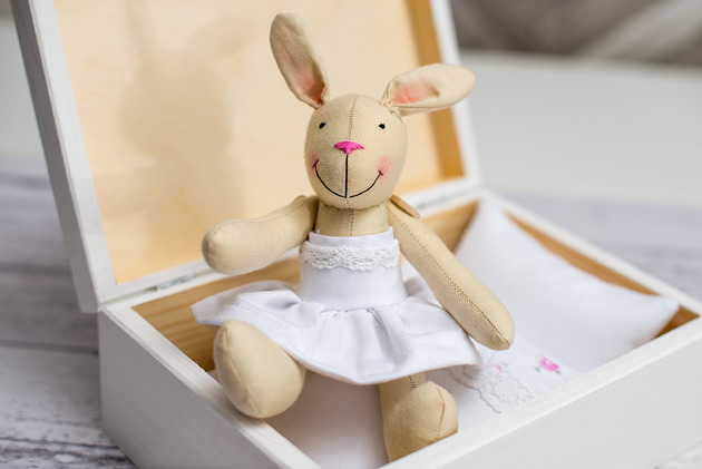 Króliczek w skrzyneczce CHRZEST Prezent