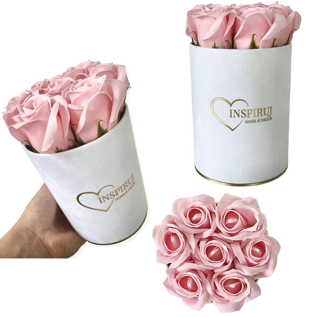 FLOWERBOX Z RÓŻAMI MYDLANYMI KWIATY MYDLANE W PUDEŁKU PREZENT BUKIET KWIATÓW NA WALENTYNKI DLA NIEJ BIAŁY WELUROWY FLOWERBOX ZŁOTE DNO JASNO RÓŻOWE ..