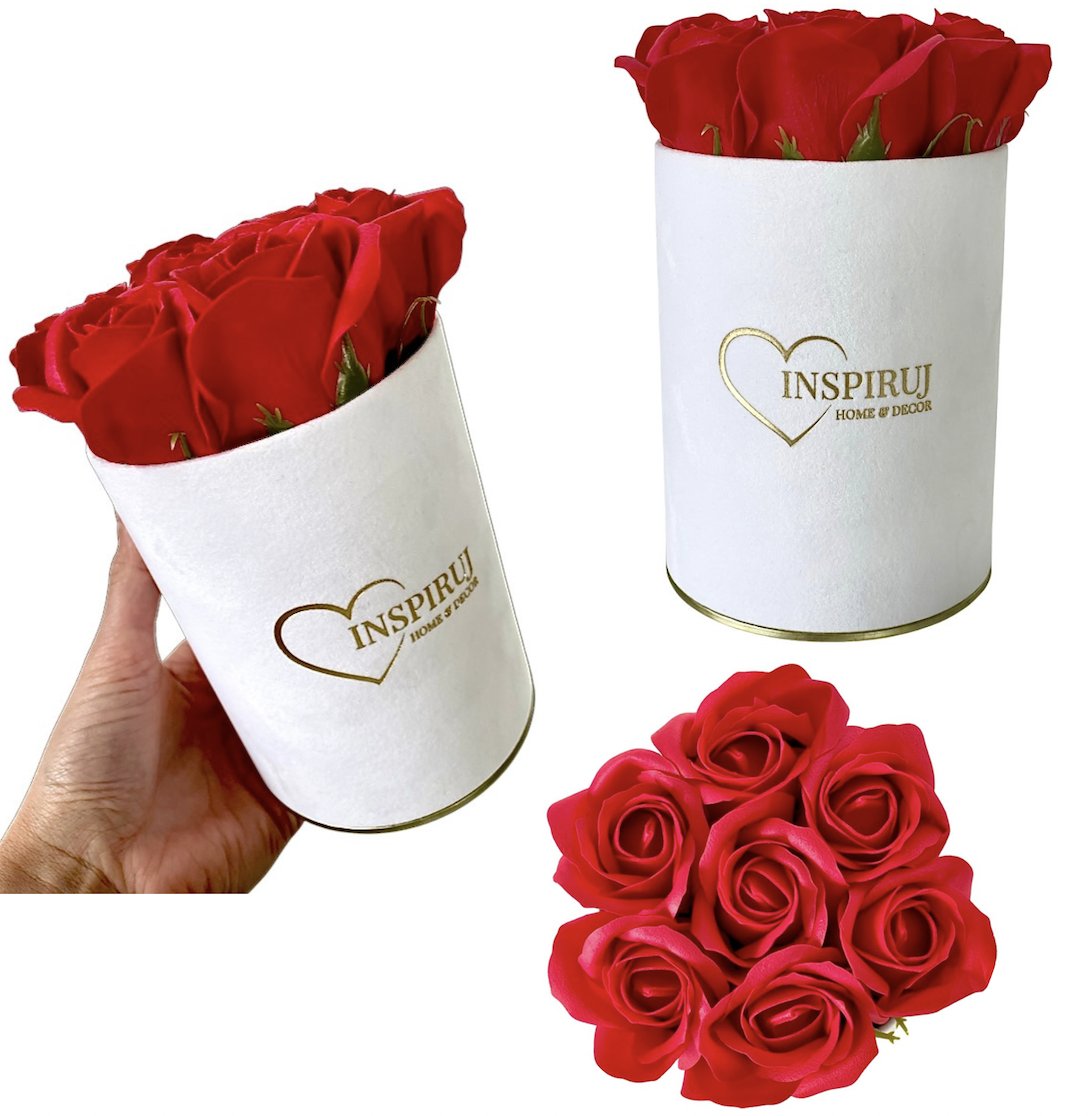 FLOWERBOX Z RÓŻAMI MYDLANYMI KWIATY MYDLANE W PUDEŁKU PREZENT BUKIET KWIATÓW NA WALENTYNKI DLA NIEJ BIAŁY WELUROWY FLOWERBOX ZŁOTE DNO CZERWONE RÓŻE..