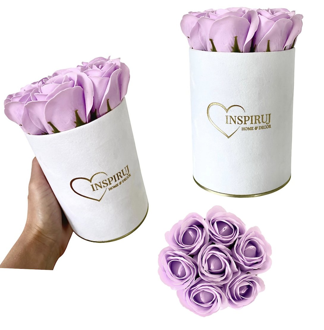 FLOWERBOX Z RÓŻAMI MYDLANYMI KWIATY MYDLANE W PUDEŁKU PREZENT BUKIET KWIATÓW NA WALENTYNKI DLA NIEJ BIAŁY WELUROWY FLOWERBOX ZŁOTE DNO LAWENDOWE RÓŻ..