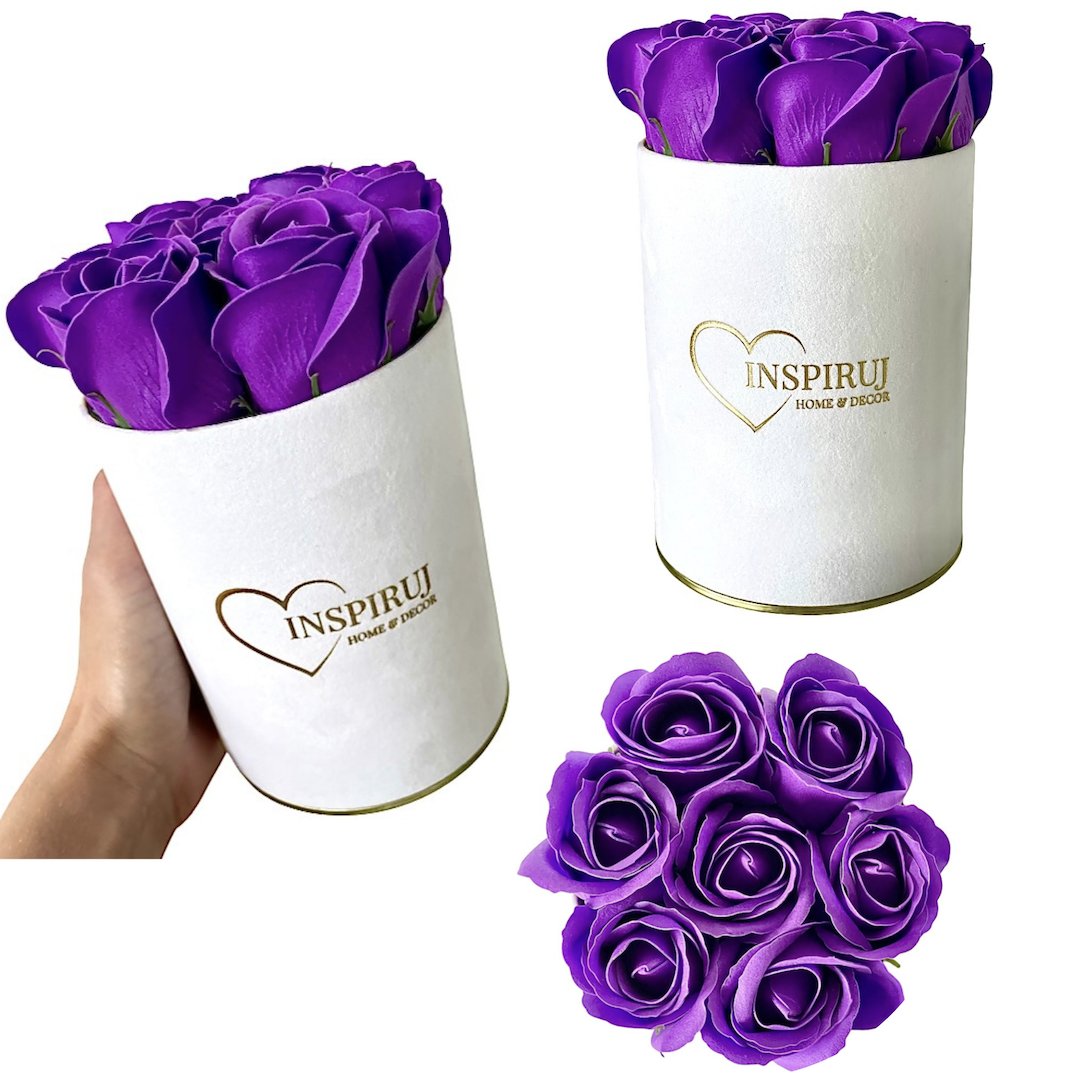 FLOWERBOX Z RÓŻAMI MYDLANYMI KWIATY MYDLANE W PUDEŁKU PREZENT BUKIET KWIATÓW NA WALENTYNKI DLA NIEJ BIAŁY WELUROWY FLOWERBOX ZŁOTE DNO RÓZE MYDLANE ..