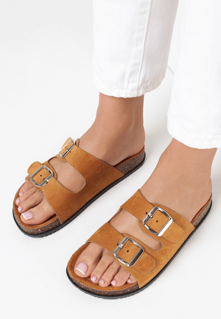 Camelowe Klapki Kleogoria