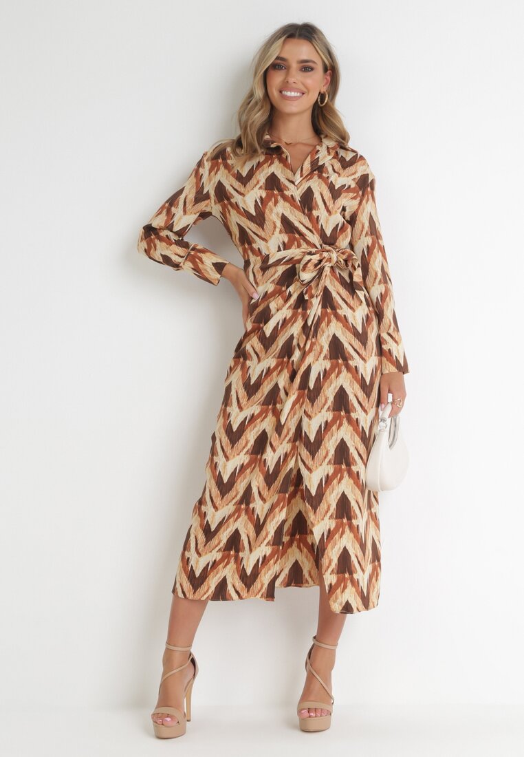 Beżowo-Brązowa Sukienka Kopertowa w Geometryczny Wzór Cherli