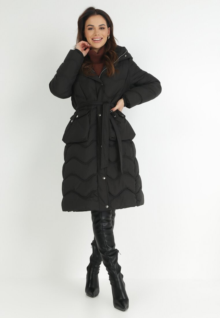 Czarna Kurtka Pikowana z Paskiem Jalogi