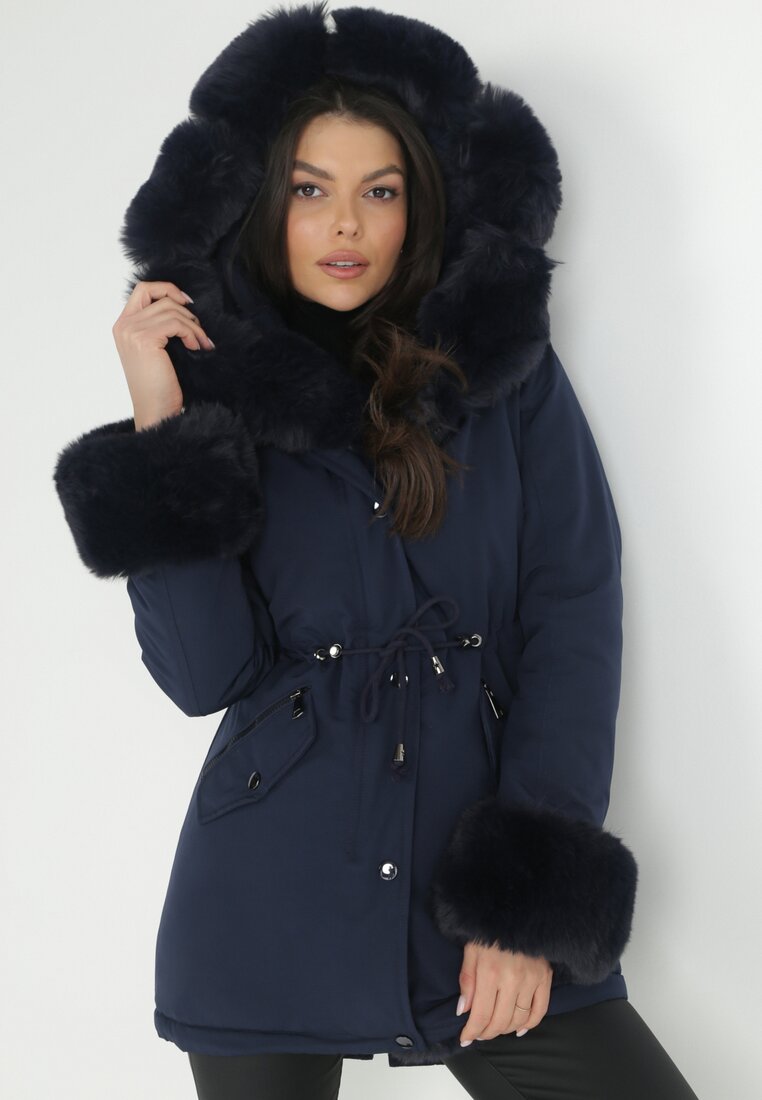 Granatowa Kurtka Parka z Kapturem i Wstawkami z Futerka Caranze