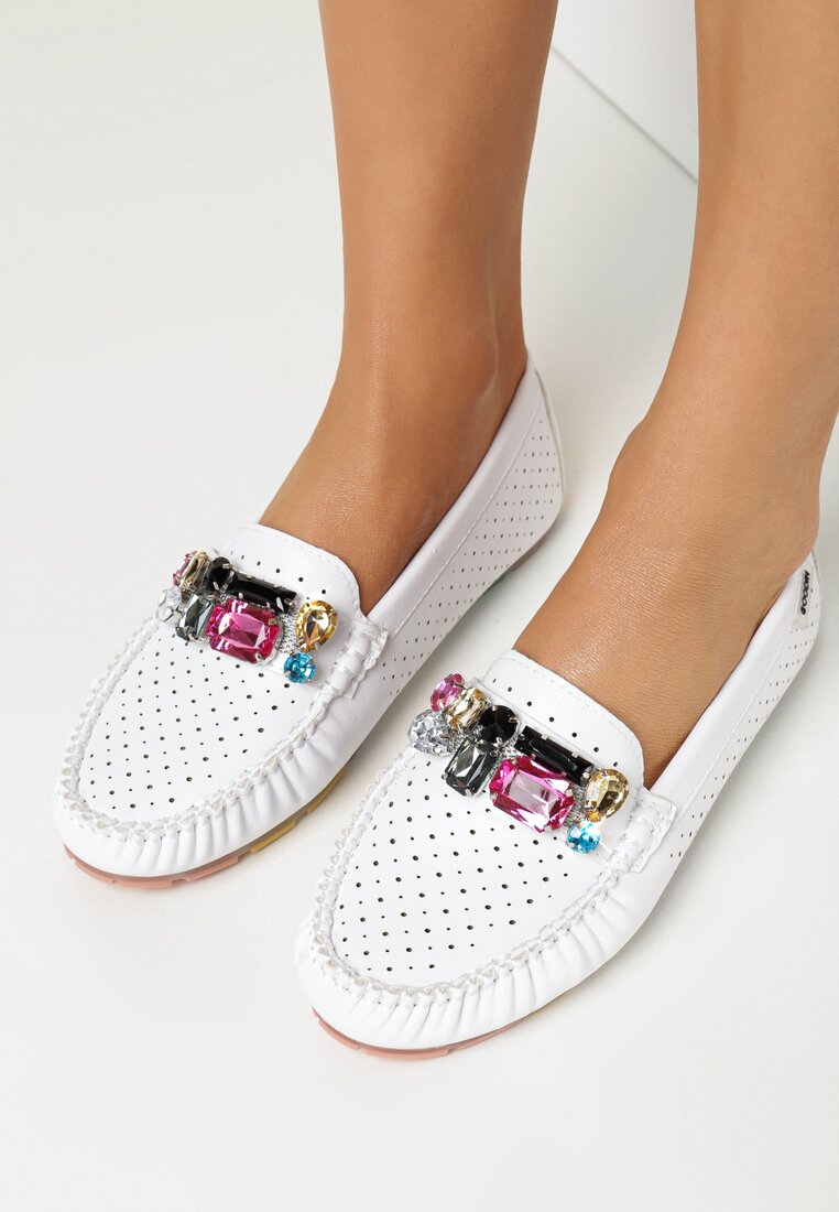 Białe Mokasyny na Płaskiej Podeszwie z Kryształkami Naivin