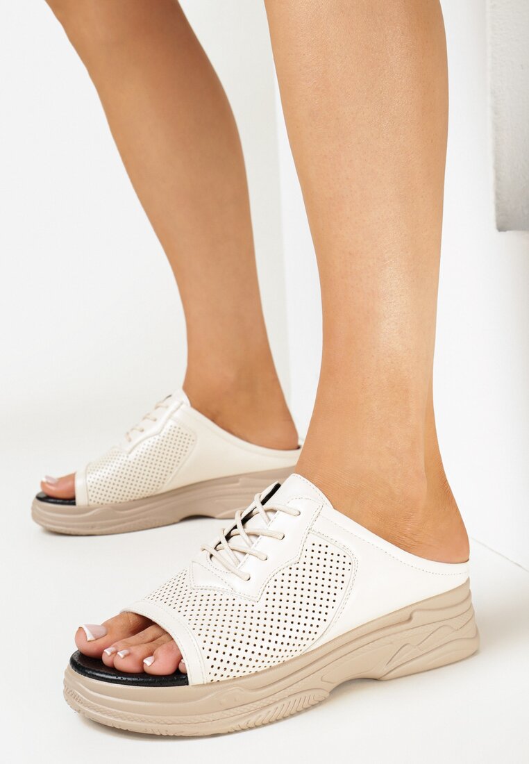 Beżowe Klapki na Płaskiej Podeszwie z Perforacją i Wiązaniem Edenna