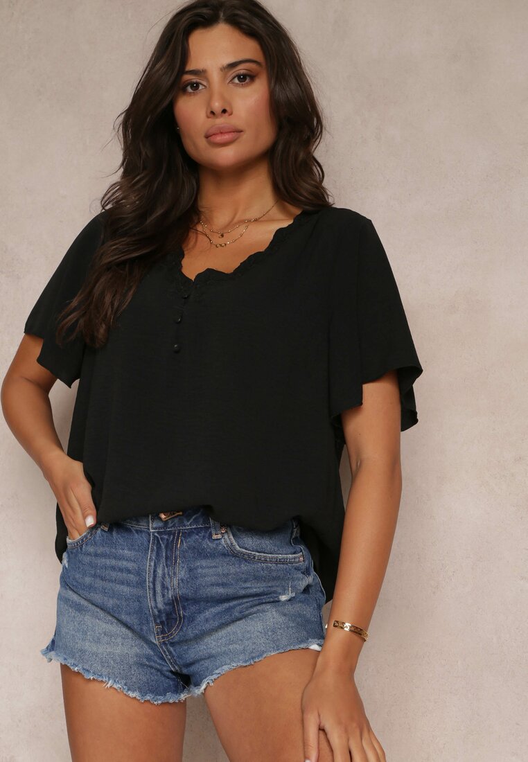 Czarna Bluzka z Haftowanym Dekoltem i Krótkimi Rękawami Junelia