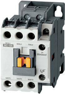 Stycznik mocy 22A, 11 kW, 3-polowy, z cewką 24V DC. Styki pomocnicze 1a1b w standardzie.