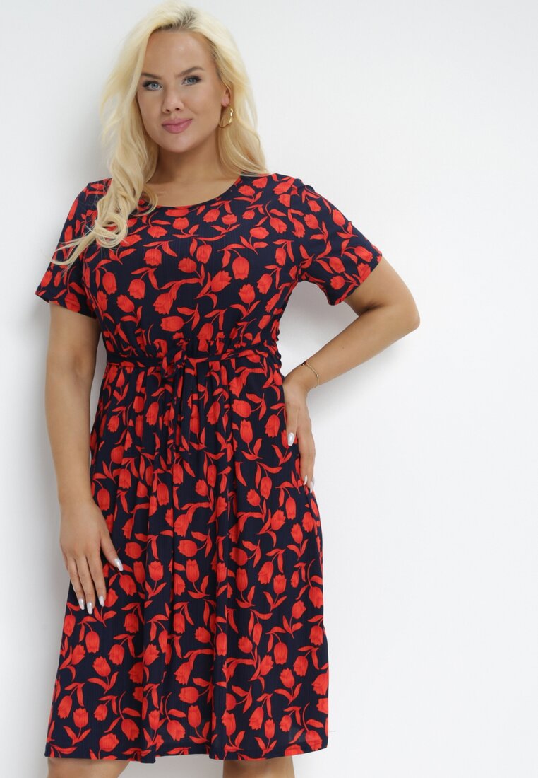 Czerwono-Granatowa Sukienka Midi w Kwiaty z Materiałowymi Paskami i Krótkimi Rękawami Sealiva