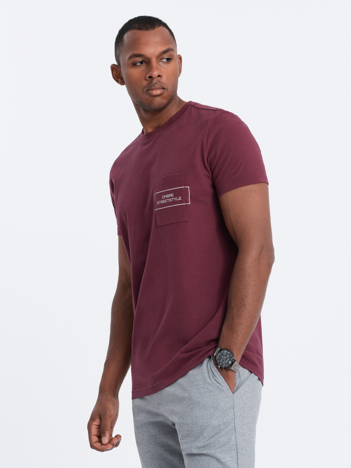 T-shirt męski bawełniany z nadrukiem na kieszonce - bordowy V3 S1742