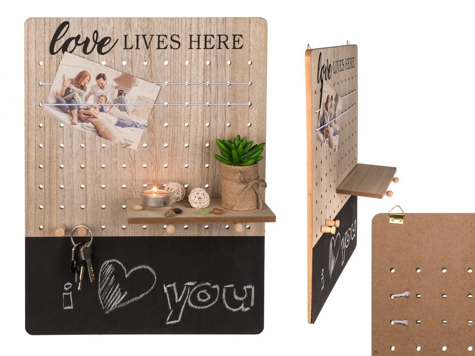 Tablica XL Love lives here, z półeczką i wieszaczkami