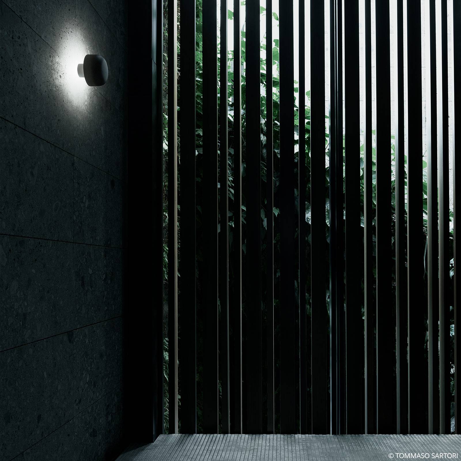 Flos Architectural Kinkiet zewnętrzny LED Bellhop, czarny, aluminium, design