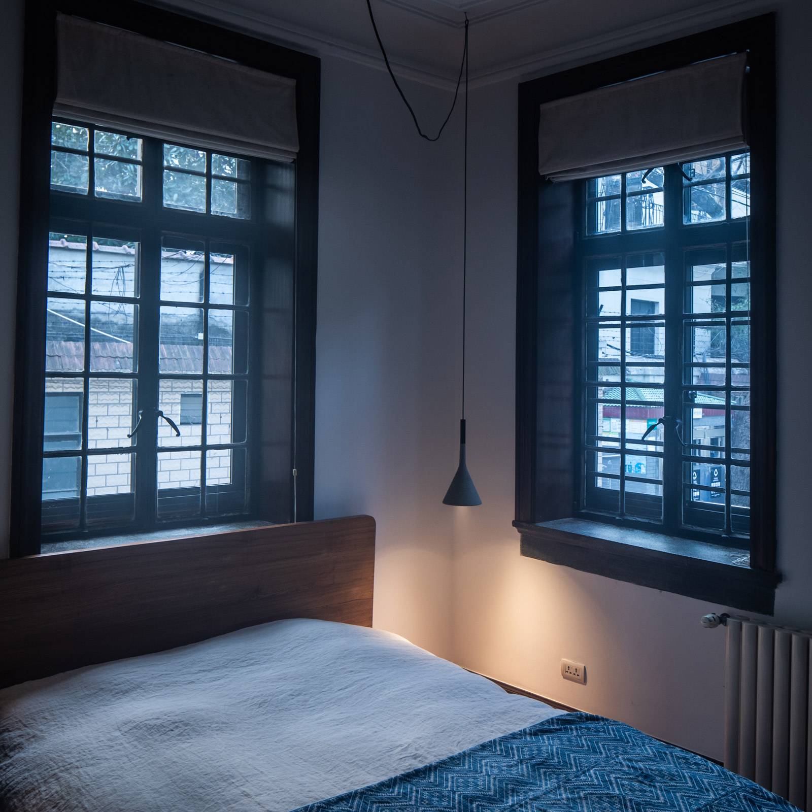 Foscarini Lampa wisząca Aplomb Mini, możliwość ściemniania, brązowy / rdzawy, kuchnia, beton, design