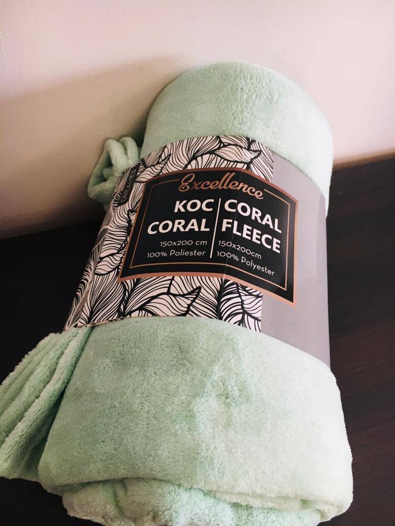Miętowy koc dla dorosłych i dzieci 150x200 z puszystej tkaniny Coral, miękki i przyjemny w dotyku