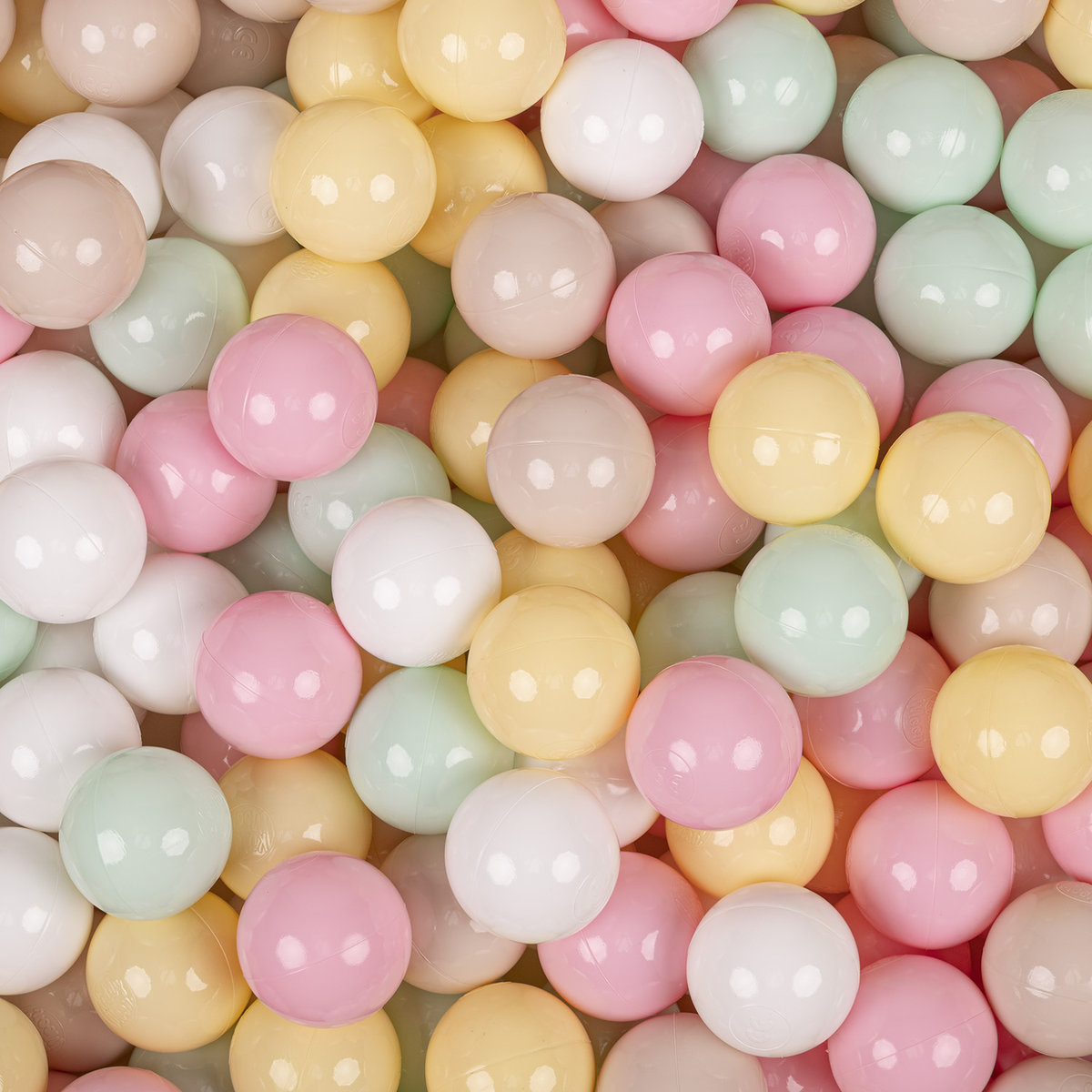KiddyMoon Plastikowe piłeczki 7cm pastelowy beż-pastelowy żółty-biały-mięta-pudrowy róż 100 Zabawka zestaw kulek