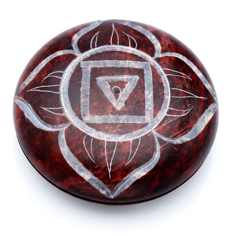 Rzeźbiona steatytowa podstawka na kadzidełka w kształcie owalu z motywami Czakr - czerwony