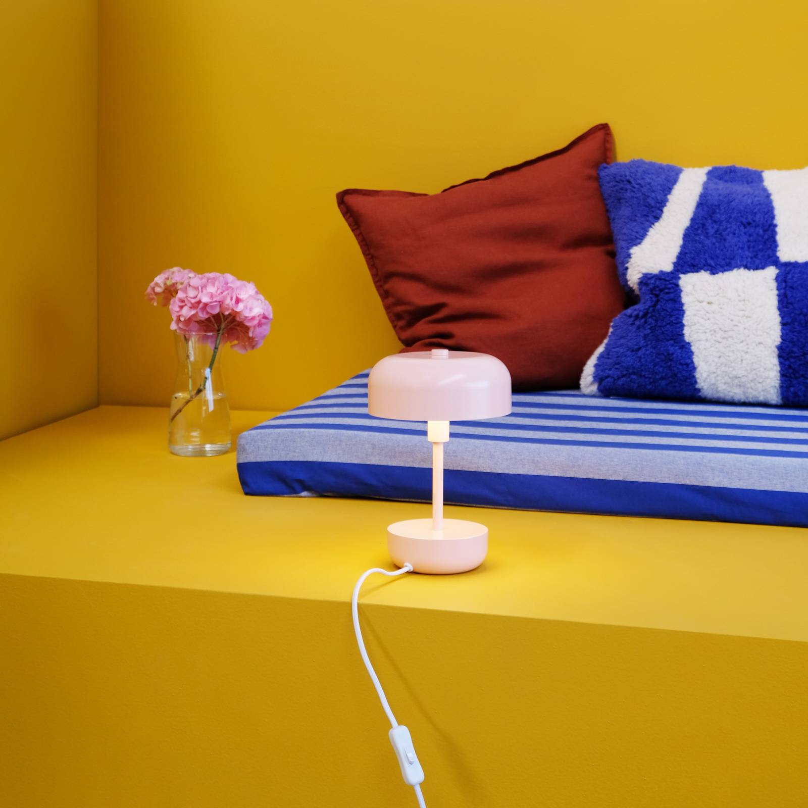 Lampa stołowa Dyberg Larsen Haipot, IP20, różowa