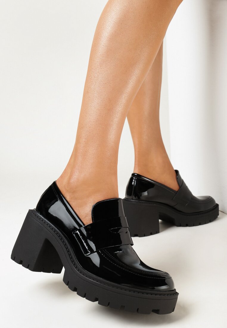 Czarne Mokasyny na Słupkowym Obcasie z Lakierowanym Wykończeniem Sciani
