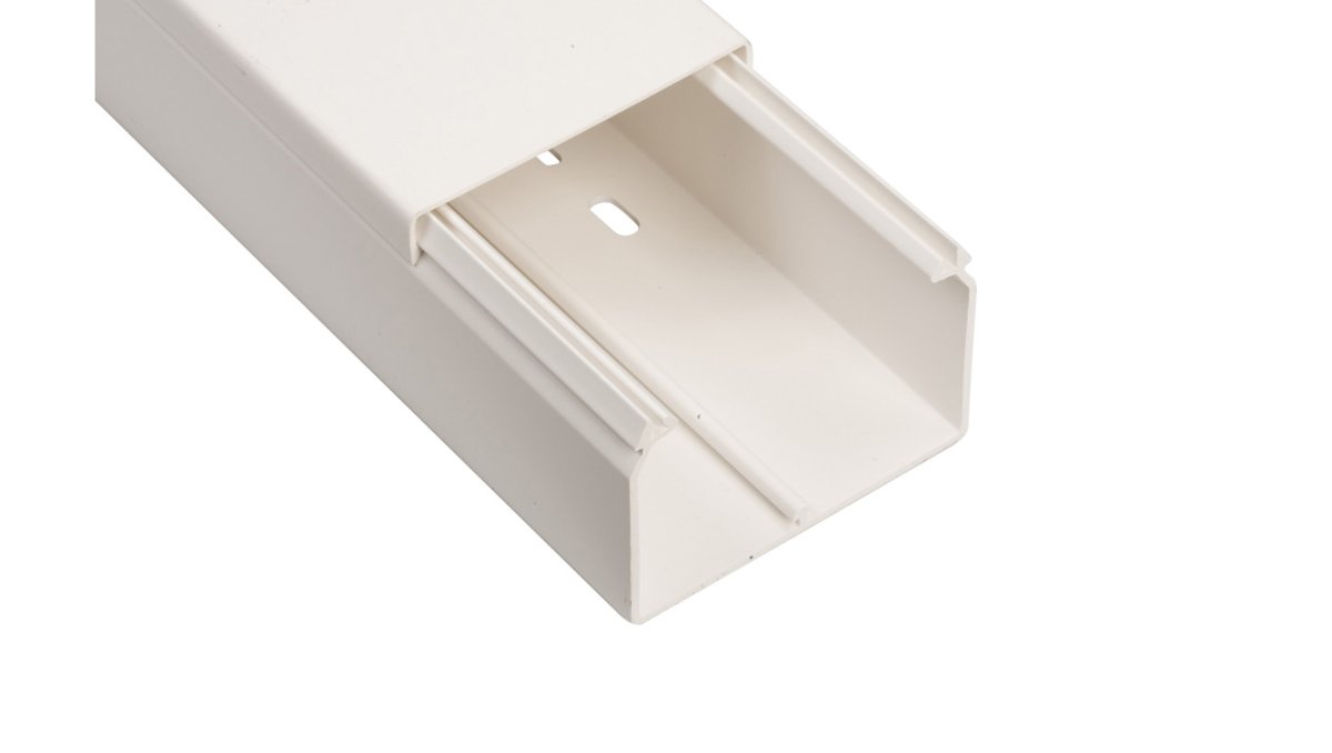 OBO Bettermann Polska Sp. z o.o. OBO Kanał instalacyjny 90x60mm z pokrywą i performacją dna, czysta biel, szerokość: 88,5mm wysokość: 60mm długość: 2000mm WDK60090RW WDK60090RW