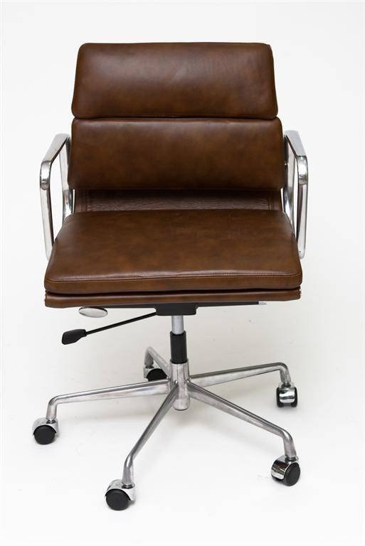 D2.Design CH Fotel biurowy inspirowany EA217 skóra 59x60 cm brązowy 9783