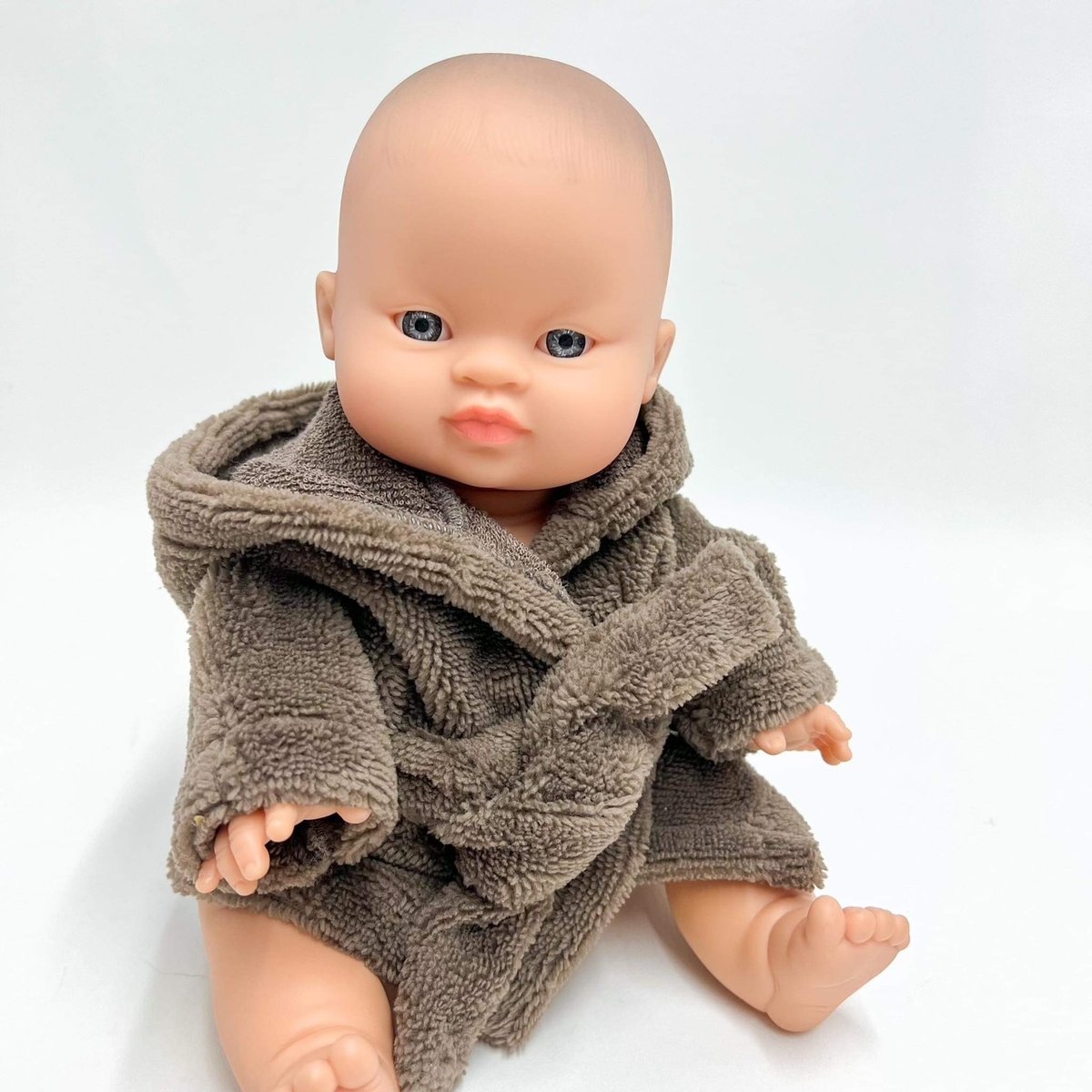 Szlafrok frotte dla lalki Miniland 38cm i Paola Reina 34cm, Brązowy