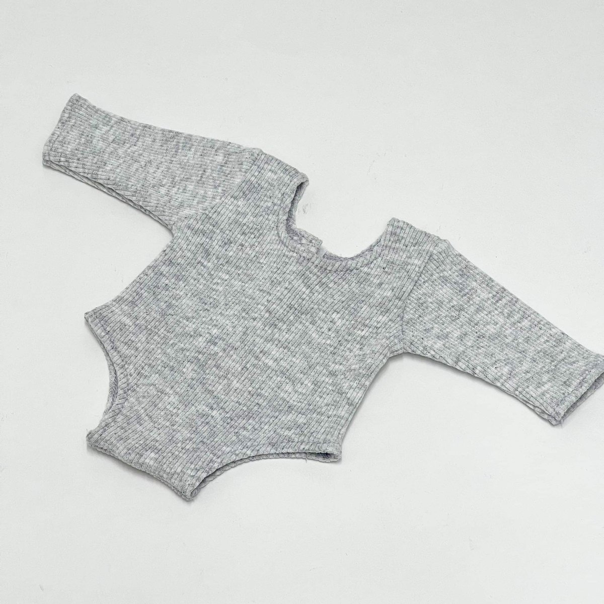 Body prążek dla lalek Miniland 38cm i Paola Reina 34cm, szare