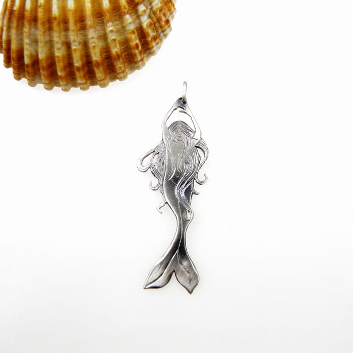 Zawieszka srebrna z syrenką oksydowana . Handmade.