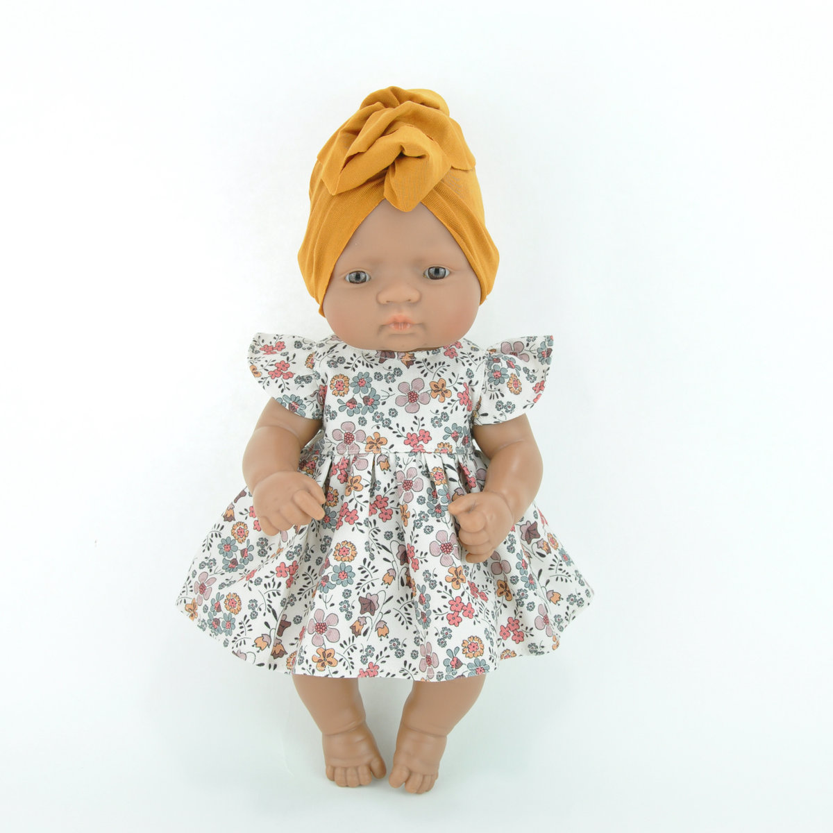Sukienka w kwiaty i żółty turban dla lalki Miniland 32cm