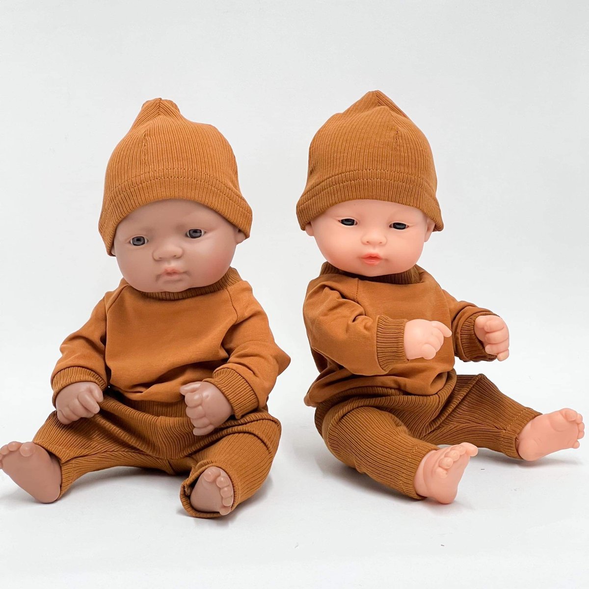 Zestaw dresowy rudy dla lalki Miniland 32cm, bluza i legginsy