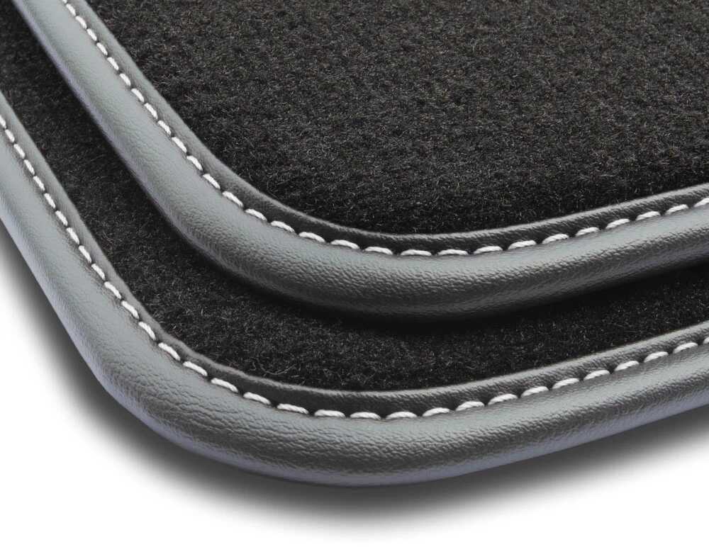 Dywaniki welurowe MOTOS Premium  do Suzuki Ignis 2003-2011 - Czarna lamówka skórzana (błyszcząca) obszyta białą nicią