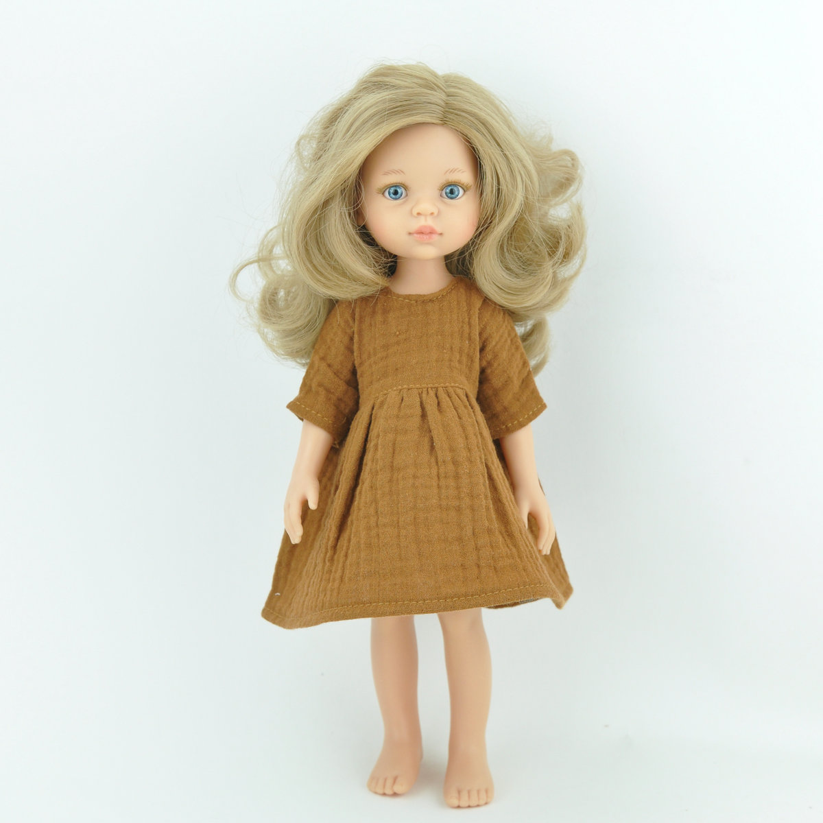 Sukienka muślinowa dla lalki Paola Reina Amigas 32cm, karmelowa